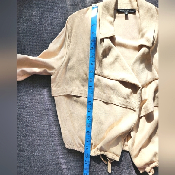 Dynamite Cropped light summer Jacket/Overpiece in Tan long sleeve Size Small - Picture 6 of 10
